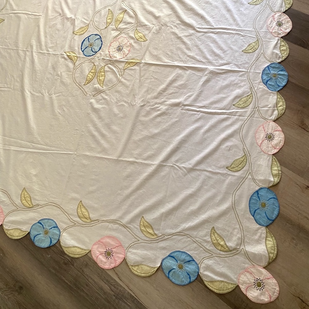 VTG 1920s 1930s Curtain Panel Summer Coverlet Applique Flowers 69.5 x 75"
